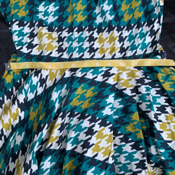 Patterned Dress with Pockets - Picture 5 of 7